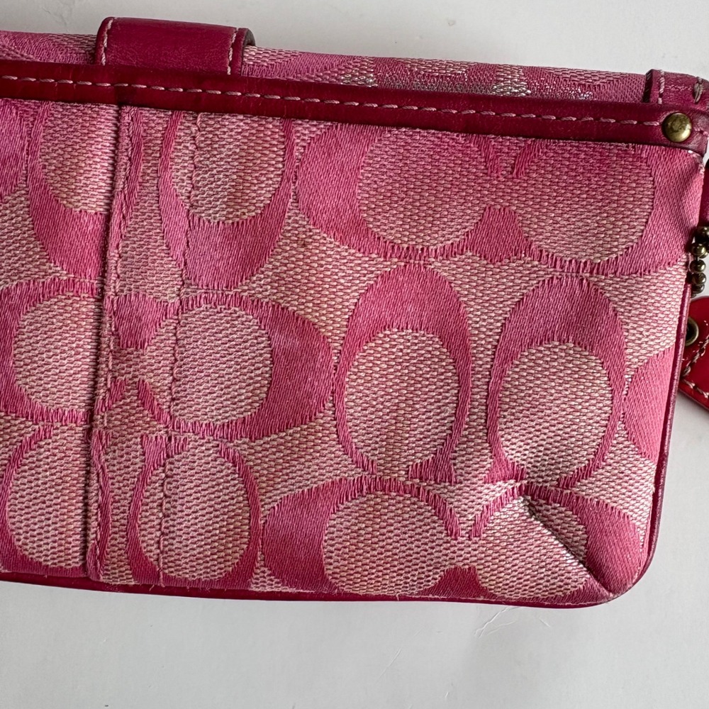 Coach Pink Signature Jacquard Wristlet Suede Trim Buckle Detail Wallet Y2K Vtg - Picture 5 of 9